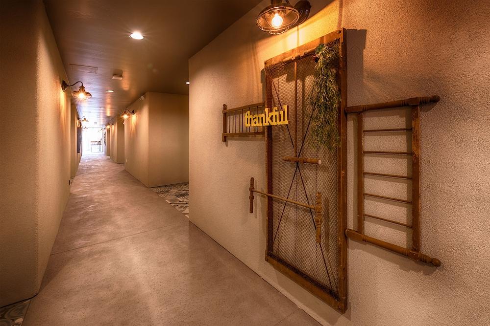 The Tavern Hotel Котънууд Екстериор снимка